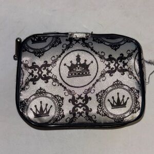 FASHION SMART BRAND SILVER AND BLACK CROWN DESIGN COIN PURSE FULL ZIP CLOSURE